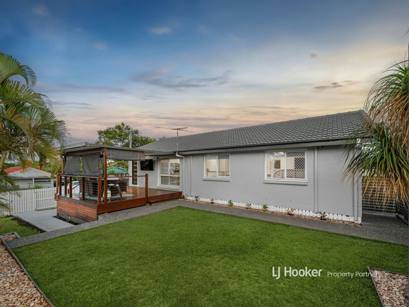 1 Tivela Street, Mansfield QLD 4122