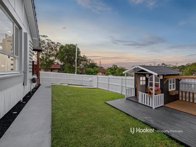 1 Tivela Street, Mansfield QLD 4122