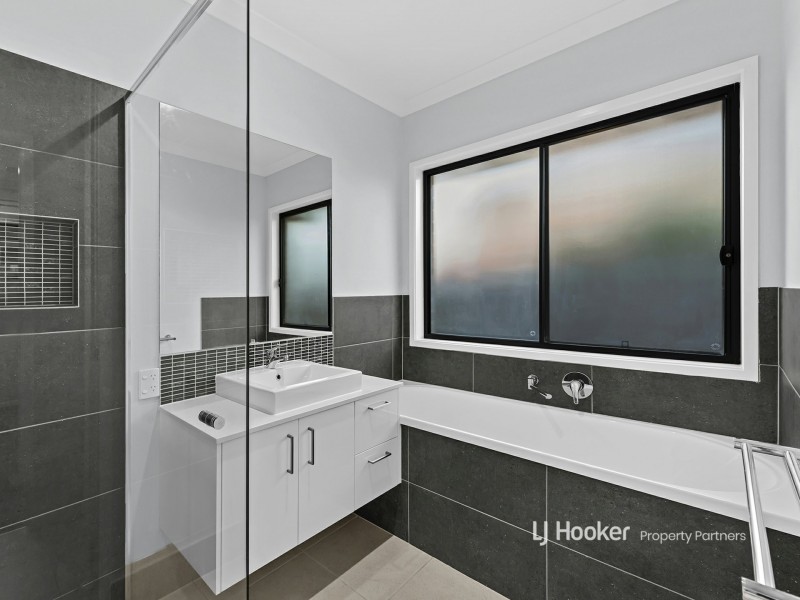 17 Ironbark Avenue, Park Ridge QLD 4125