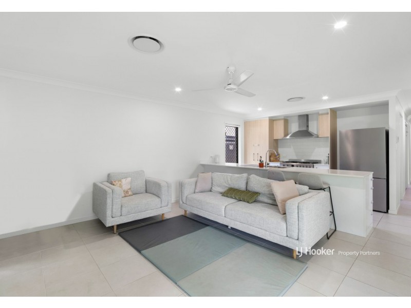 10 Heseltine Place, Pallara QLD 4110