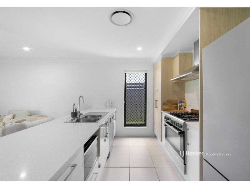 10 Heseltine Place, Pallara QLD 4110