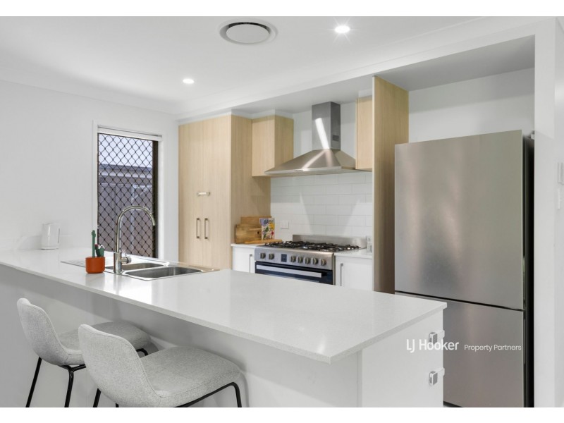 10 Heseltine Place, Pallara QLD 4110