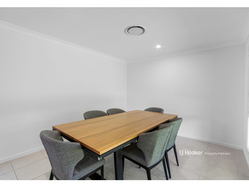 10 Heseltine Place, Pallara QLD 4110