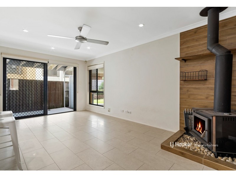 48 Pinedale Crescent, Parkinson QLD 4115