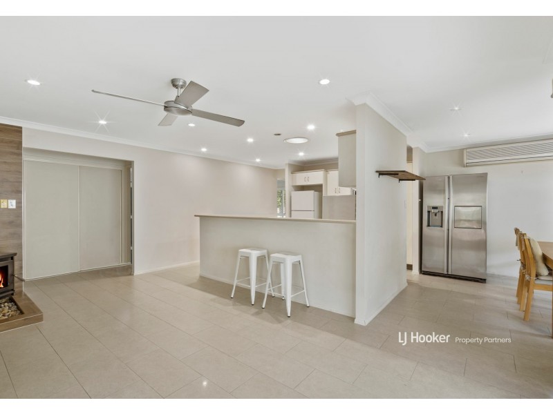 48 Pinedale Crescent, Parkinson QLD 4115
