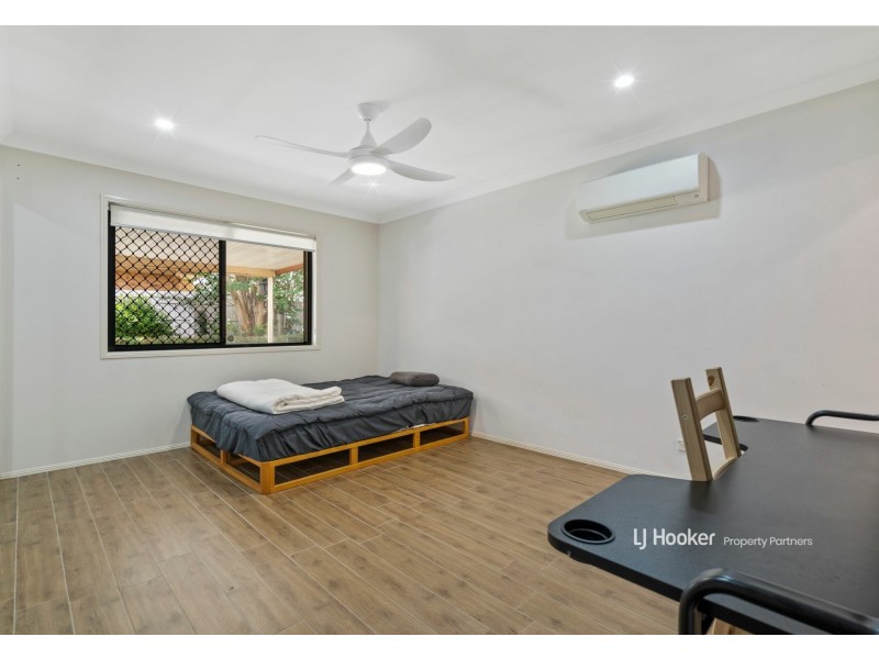 48 Pinedale Crescent, Parkinson QLD 4115