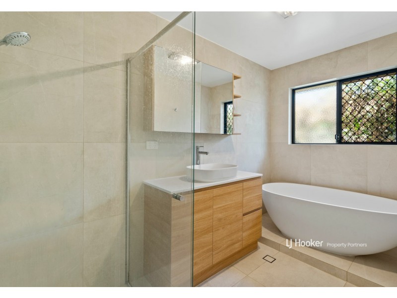 48 Pinedale Crescent, Parkinson QLD 4115