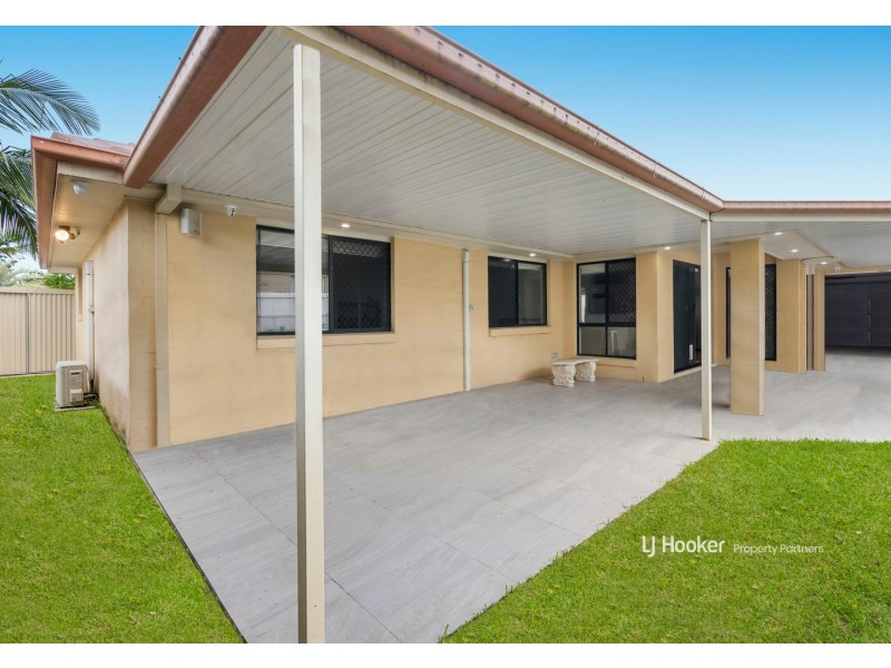 48 Pinedale Crescent, Parkinson QLD 4115