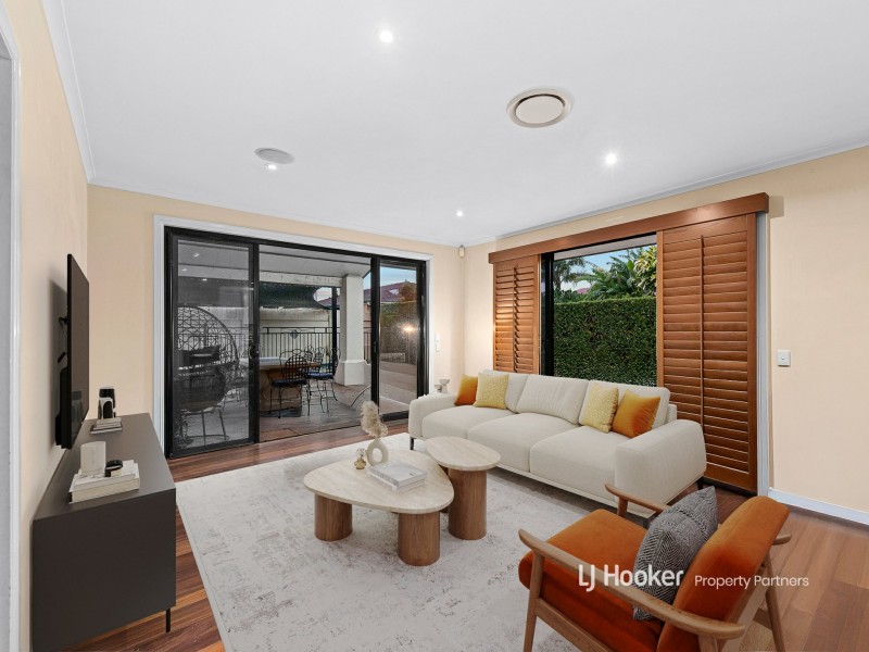 15 Angophora Street, Robertson QLD 4109