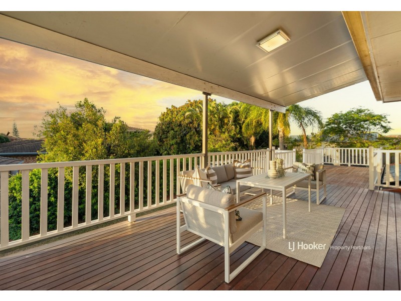 24 Cadogan Street, Carindale QLD 4152