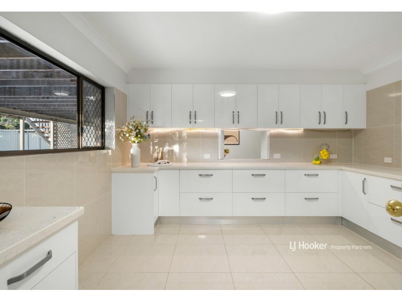 24 Cadogan Street, Carindale QLD 4152