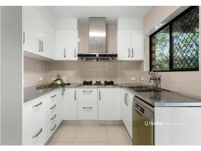 24 Cadogan Street, Carindale QLD 4152