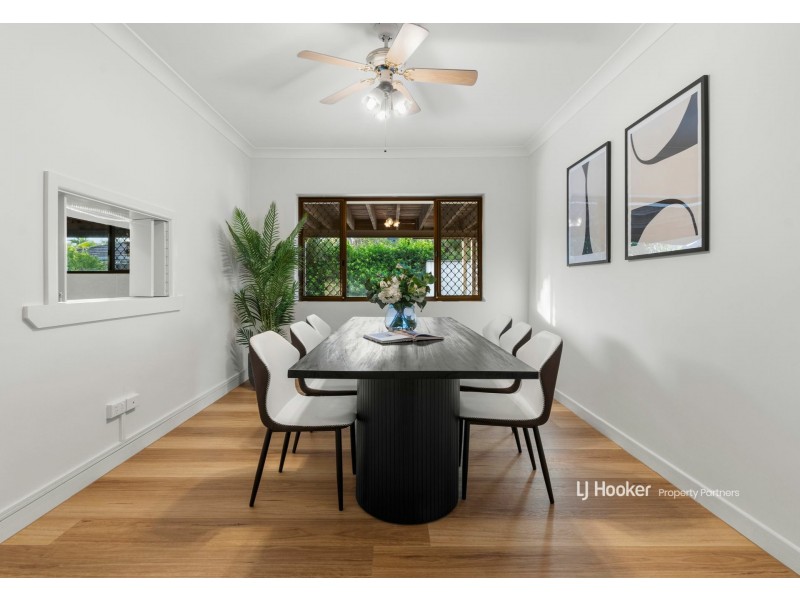 24 Cadogan Street, Carindale QLD 4152