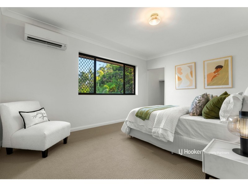 24 Cadogan Street, Carindale QLD 4152