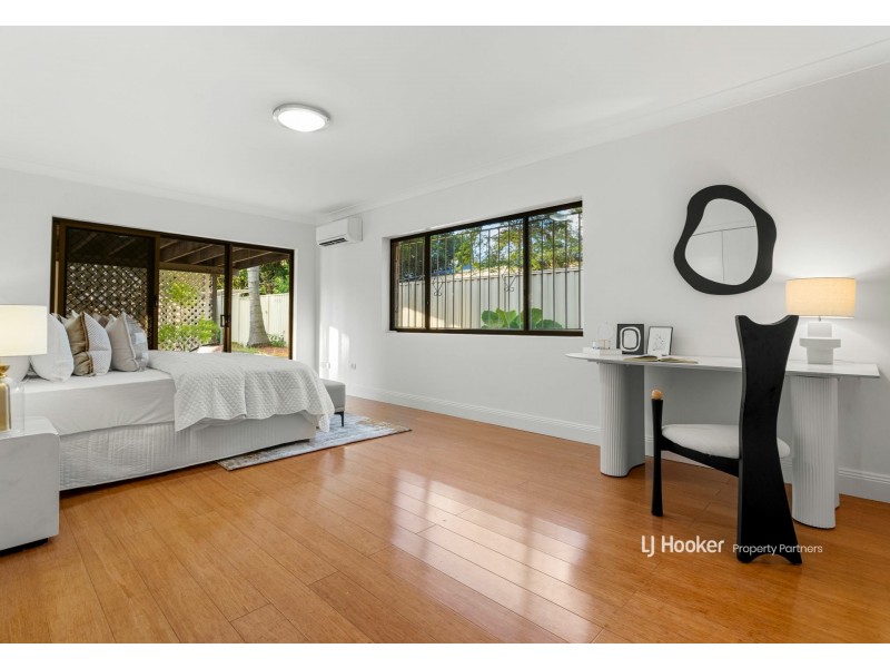 24 Cadogan Street, Carindale QLD 4152
