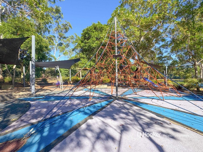 24 Cadogan Street, Carindale QLD 4152