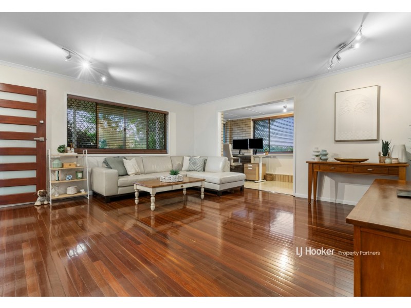 11 Whitfield Avenue, Springwood QLD 4127