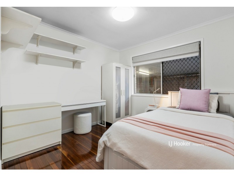 11 Whitfield Avenue, Springwood QLD 4127