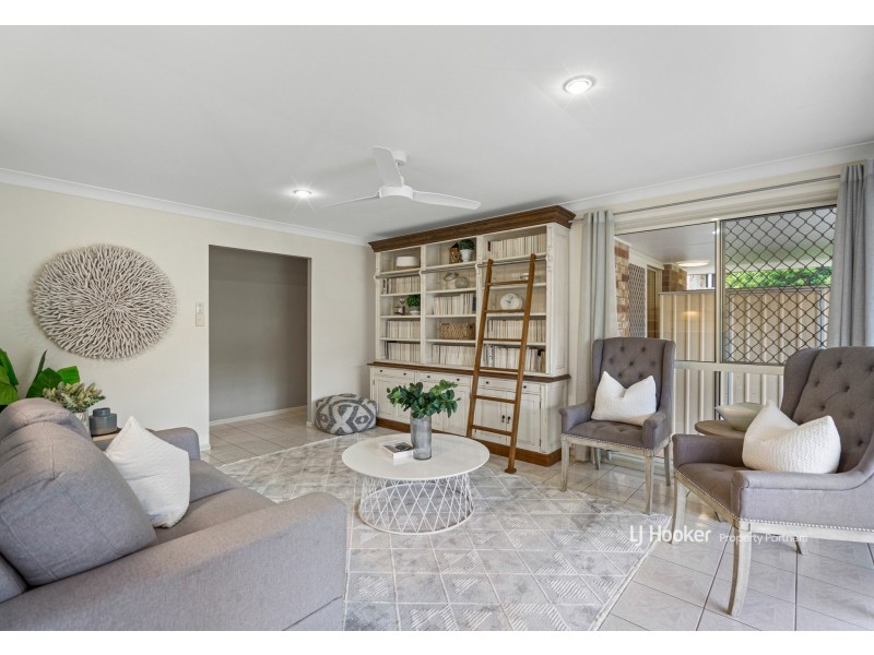 25 Swan Lake Crescent, Calamvale QLD 4116
