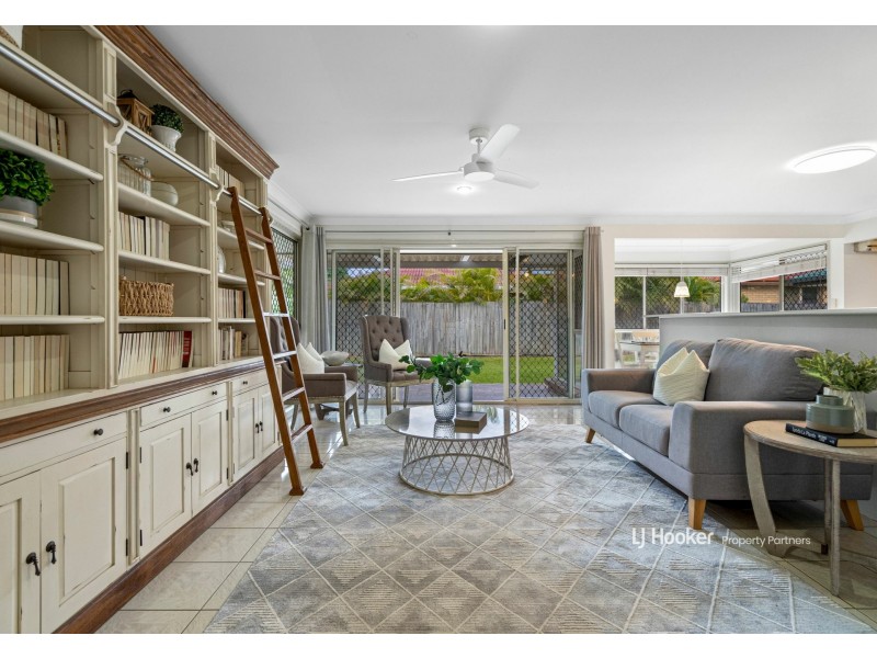 25 Swan Lake Crescent, Calamvale QLD 4116