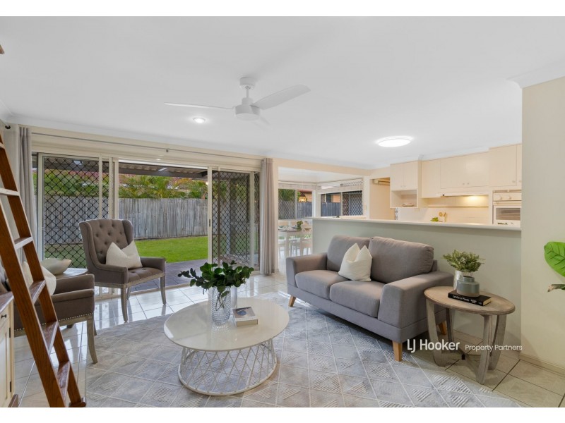 25 Swan Lake Crescent, Calamvale QLD 4116