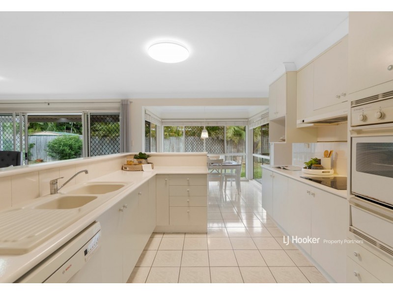 25 Swan Lake Crescent, Calamvale QLD 4116