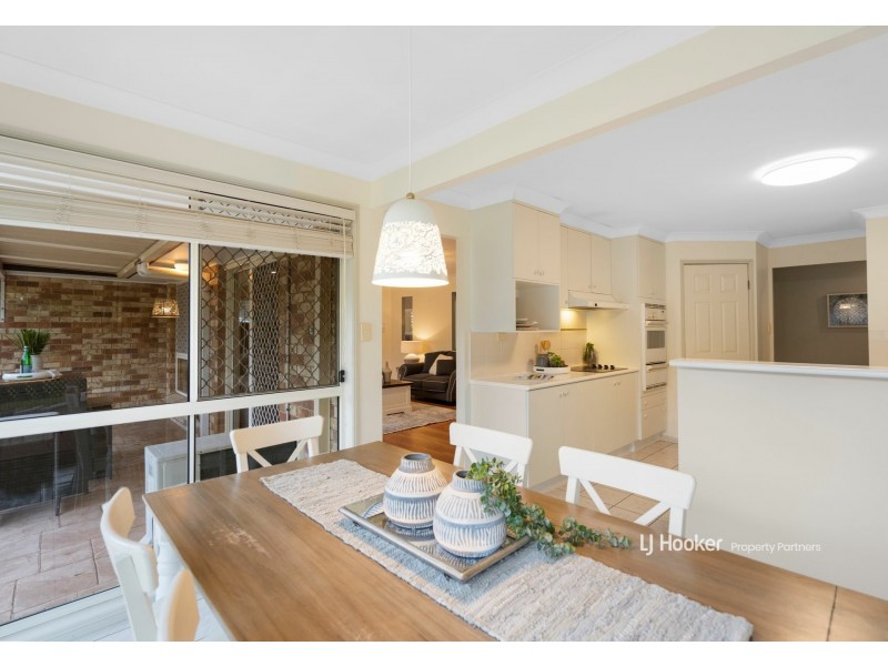 25 Swan Lake Crescent, Calamvale QLD 4116