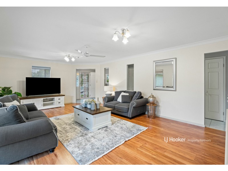 25 Swan Lake Crescent, Calamvale QLD 4116