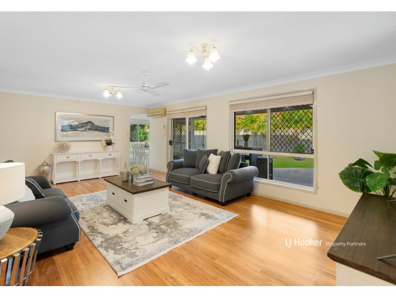 25 Swan Lake Crescent, Calamvale QLD 4116