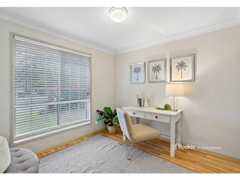 25 Swan Lake Crescent, Calamvale QLD 4116