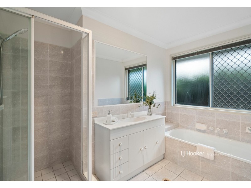 25 Swan Lake Crescent, Calamvale QLD 4116