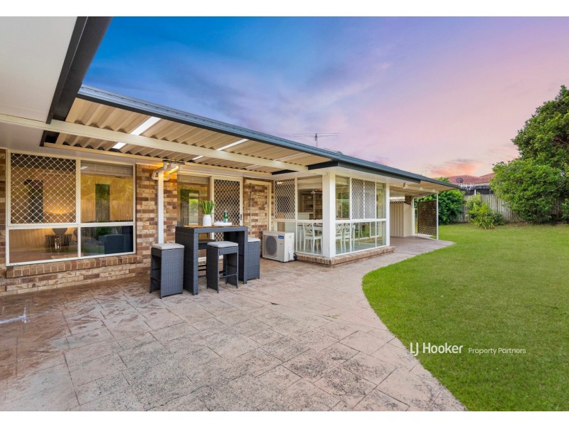 25 Swan Lake Crescent, Calamvale QLD 4116