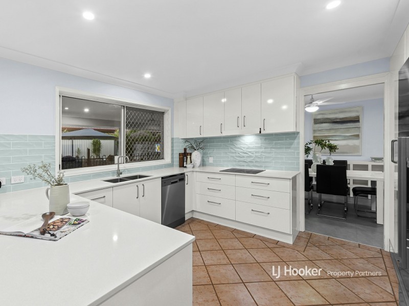 6 Carnation Crescent, Calamvale QLD 4116