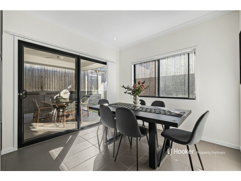 8 Forbes Crescent, Upper Kedron QLD 4055