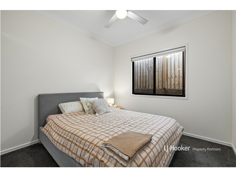 8 Forbes Crescent, Upper Kedron QLD 4055