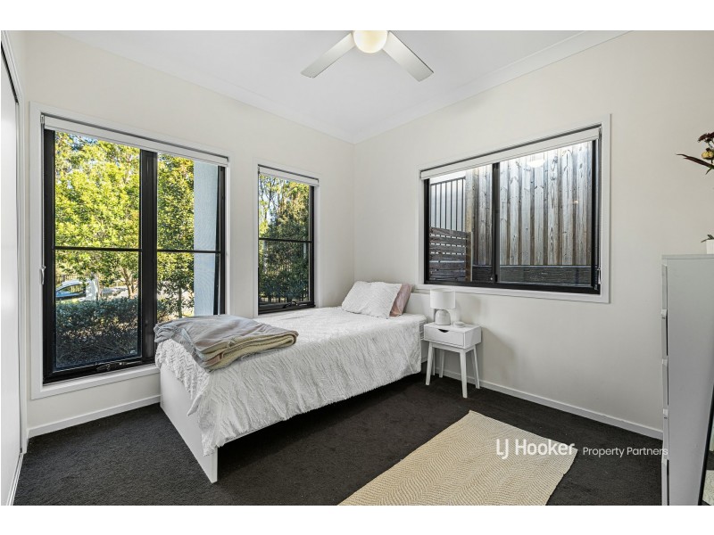 8 Forbes Crescent, Upper Kedron QLD 4055