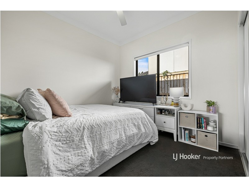 8 Forbes Crescent, Upper Kedron QLD 4055