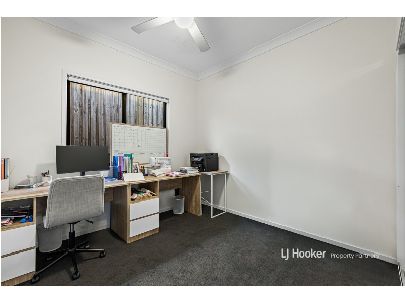 8 Forbes Crescent, Upper Kedron QLD 4055