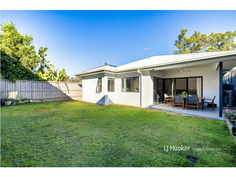 8 Forbes Crescent, Upper Kedron QLD 4055