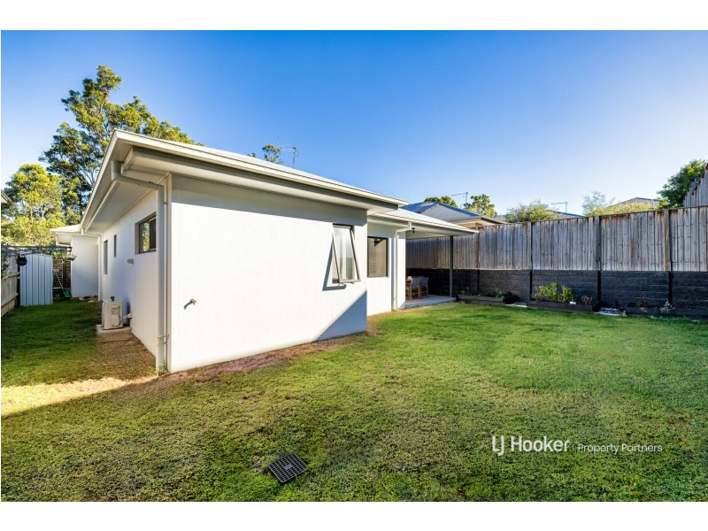 8 Forbes Crescent, Upper Kedron QLD 4055