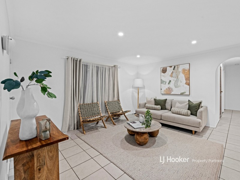 2 Knightsbridge Crescent, Rochedale South QLD 4123