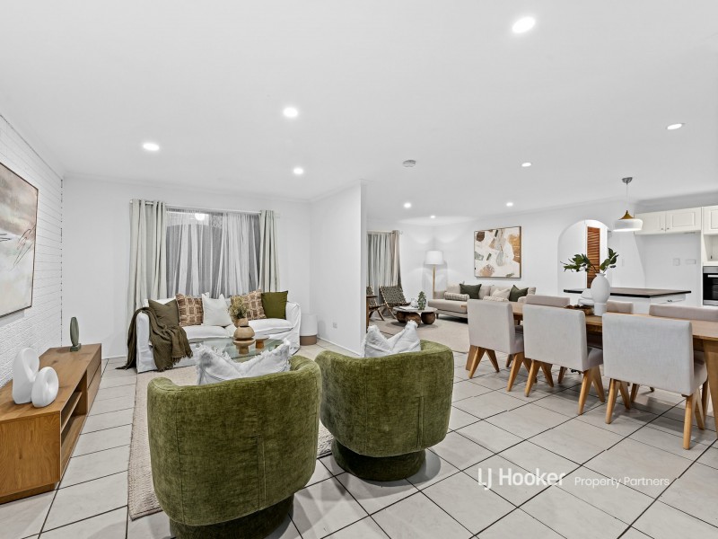 2 Knightsbridge Crescent, Rochedale South QLD 4123