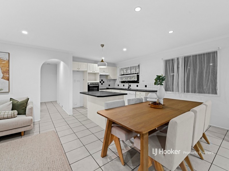 2 Knightsbridge Crescent, Rochedale South QLD 4123