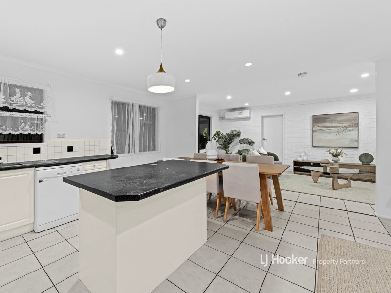 2 Knightsbridge Crescent, Rochedale South QLD 4123