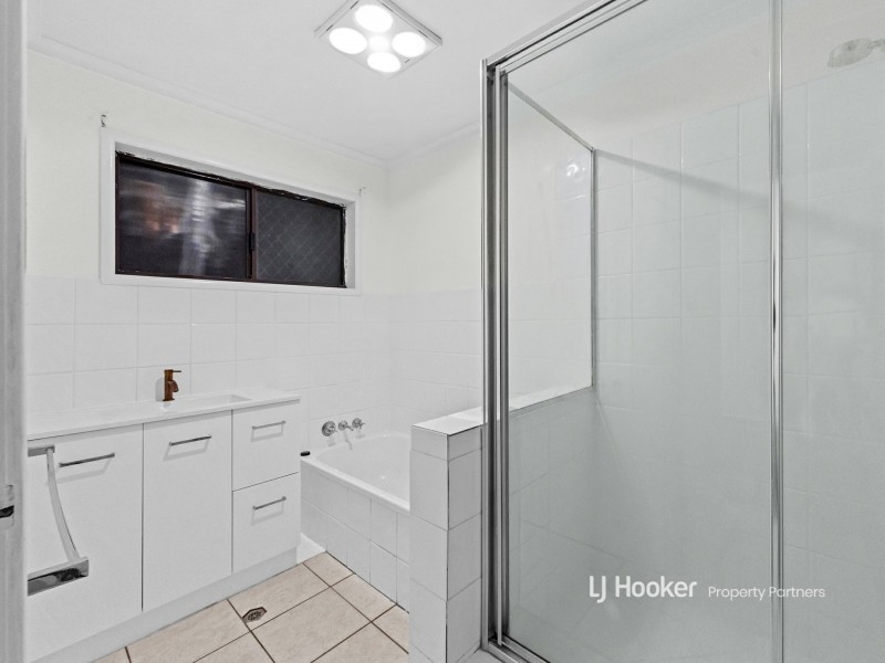 2 Knightsbridge Crescent, Rochedale South QLD 4123