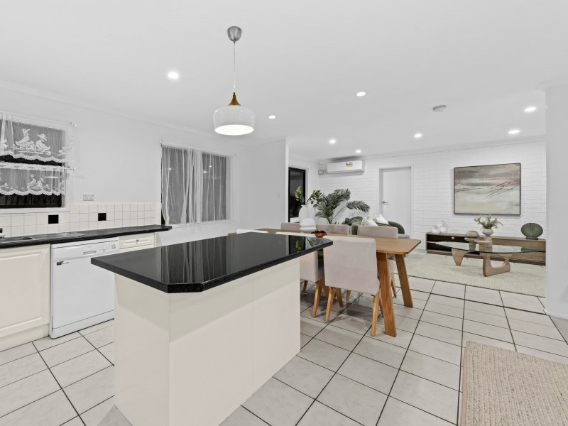 2 Knightsbridge Crescent, Rochedale South QLD 4123