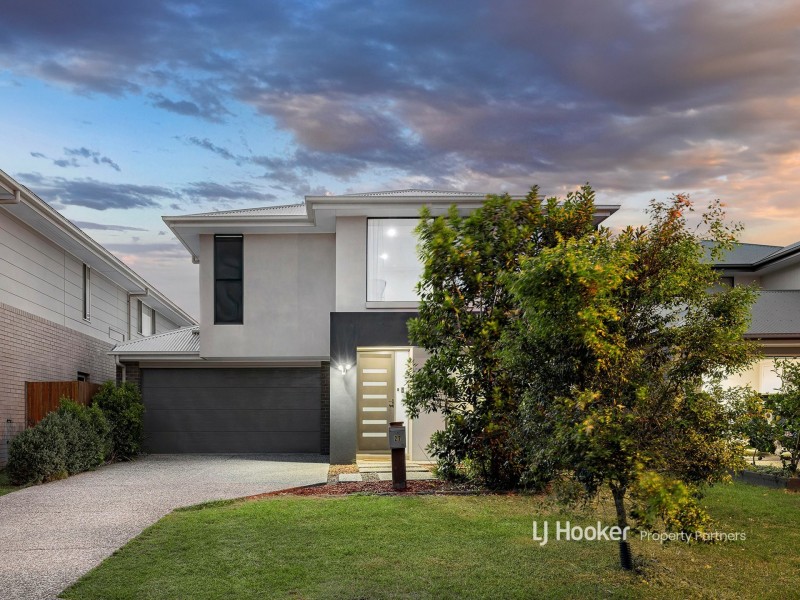 27 Majestic Crescent, Hemmant QLD 4174