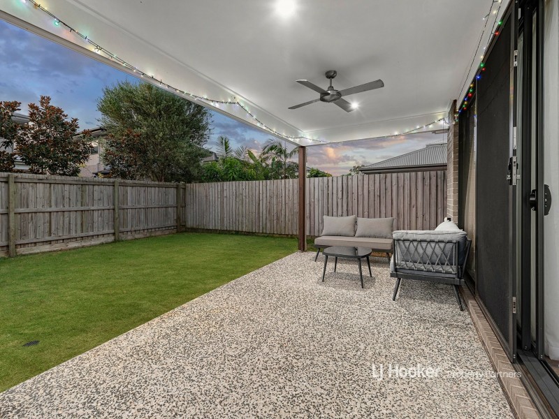 27 Majestic Crescent, Hemmant QLD 4174