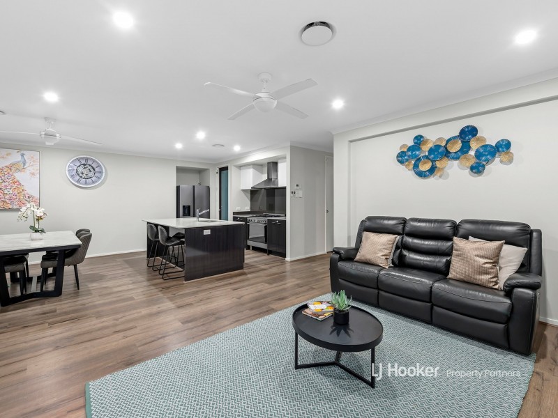 27 Majestic Crescent, Hemmant QLD 4174