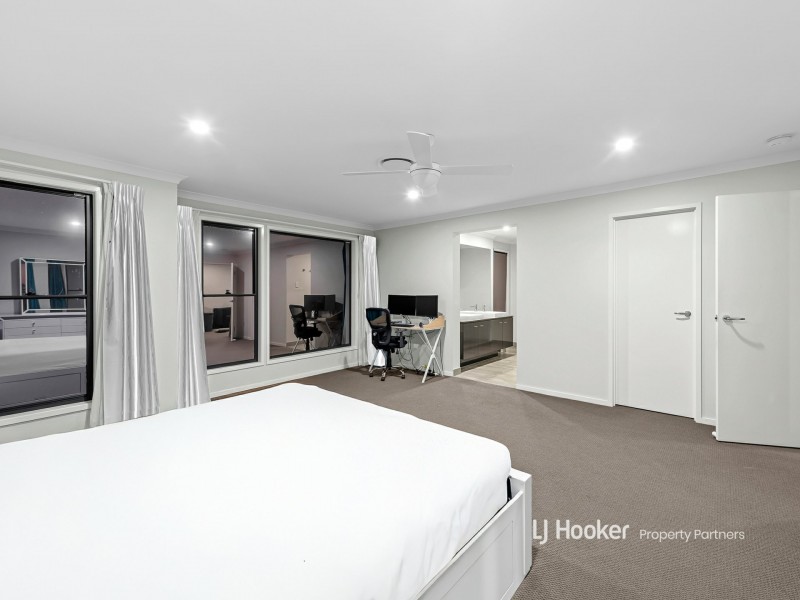 27 Majestic Crescent, Hemmant QLD 4174